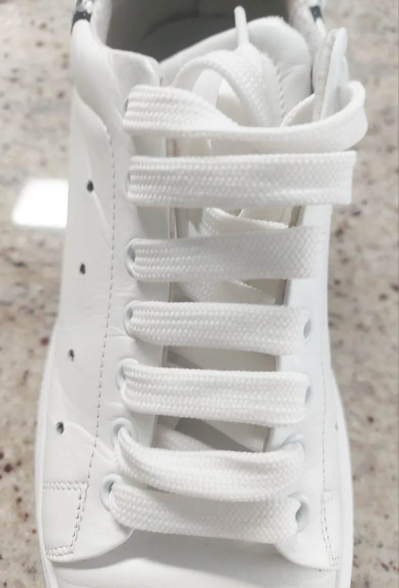 Q2 White Leather Sneakers image indicator(2)