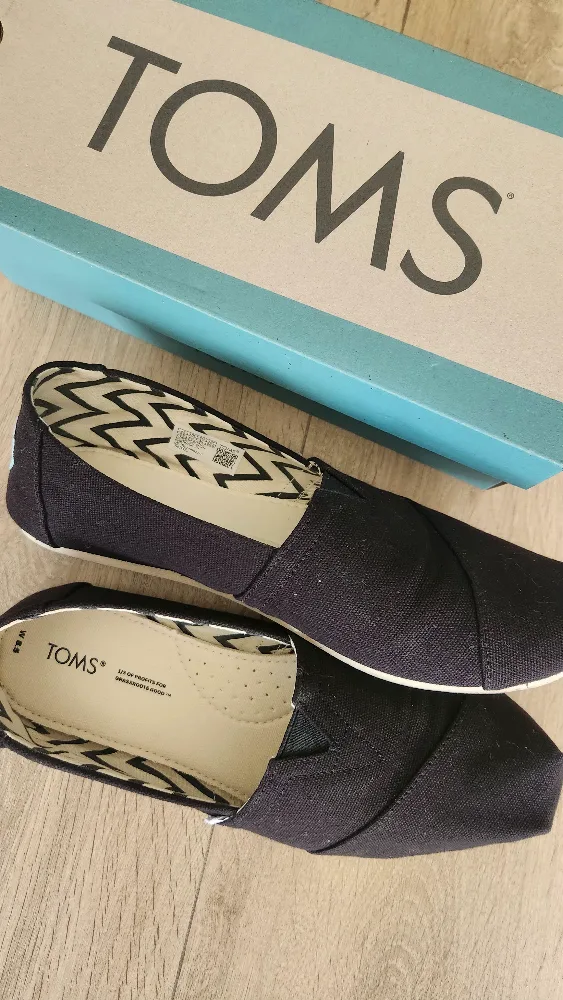 TOMS Black Canvas Slip-On Shoes - Size 8.5 image indicator(6)