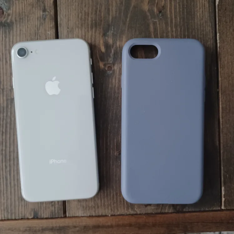 64 GB White iPhone 8 with case image indicator(2)