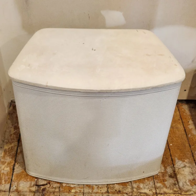 Vintage laundry hamper - Free!