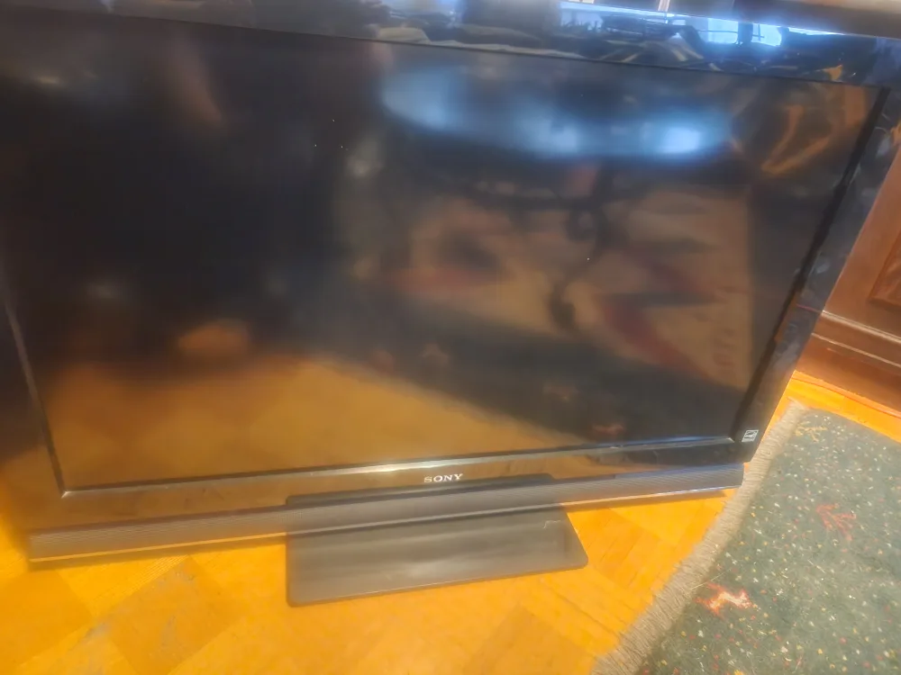 Sony TV bravia 38 inch thumbnail