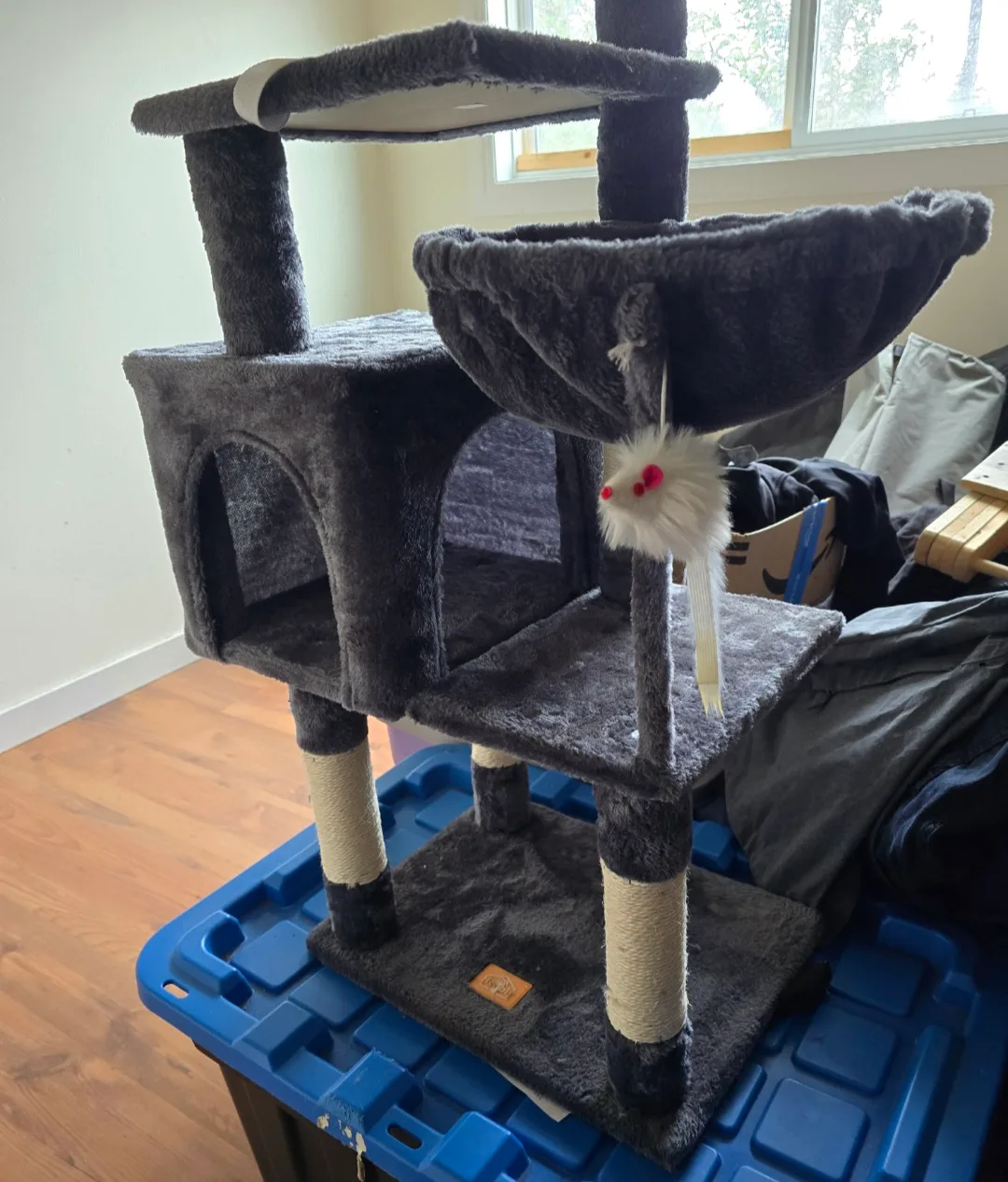 Lovbly Cat Tree - Great Condition!