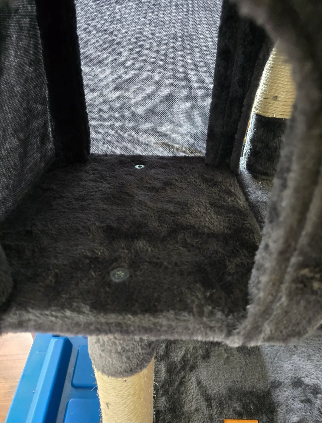 Lovbly Cat Tree - Great Condition! image indicator(2)