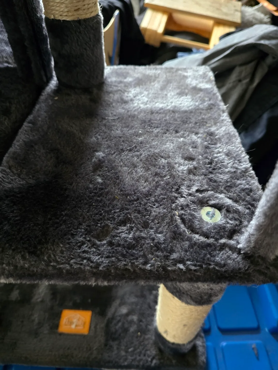 Lovbly Cat Tree - Great Condition! image indicator(3)