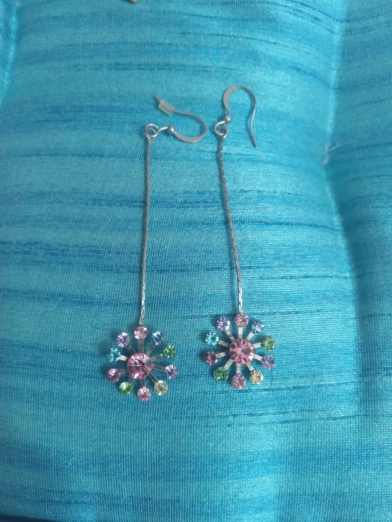 Dangling Flower Earrings thumbnail