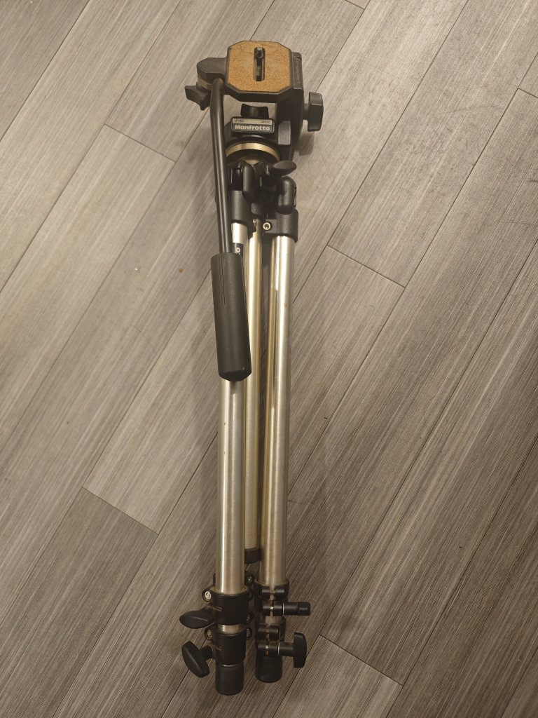 Manfrotto Tripod - Made in Italy, Excellent Condition - photo 2