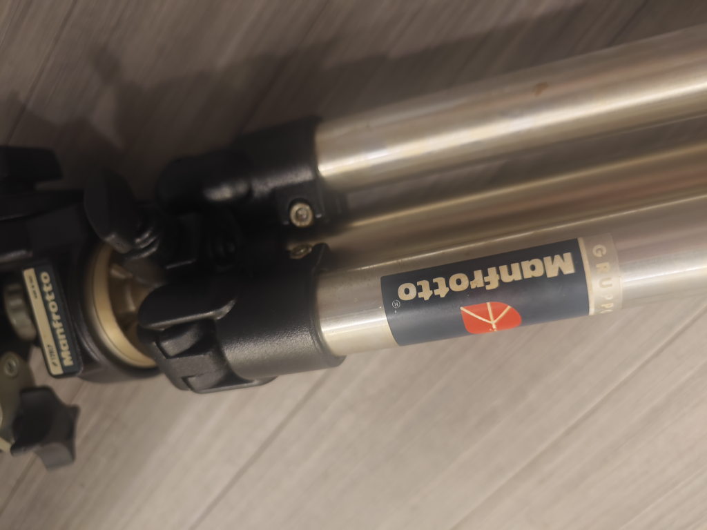 Manfrotto Tripod - Made in Italy, Excellent Condition - photo 4