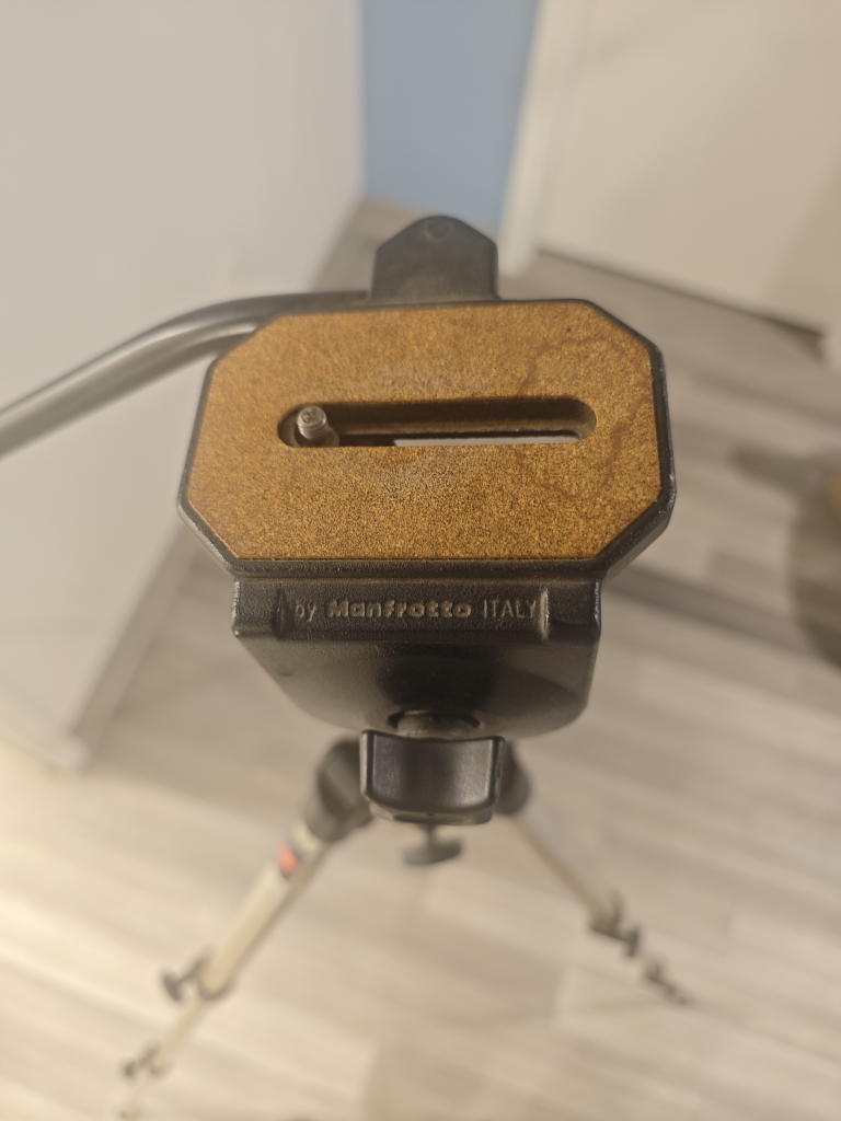 Manfrotto Tripod - Made in Italy, Excellent Condition - photo 5