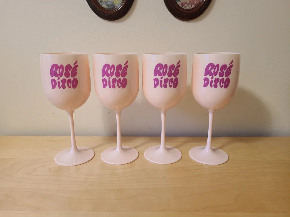 4 Big Plastic Wine Glasses thumbnail