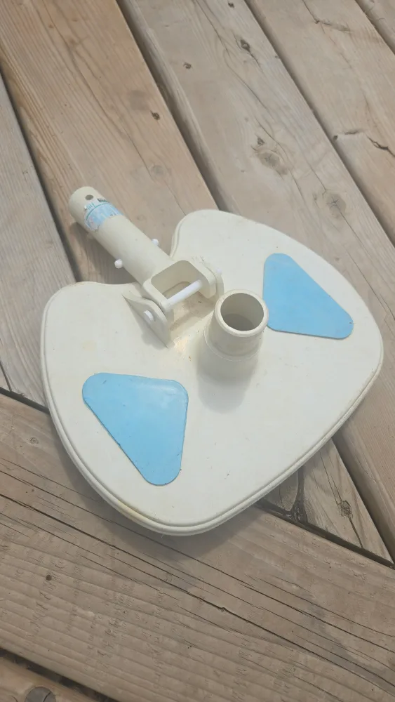 Pool vacuum head thumbnail