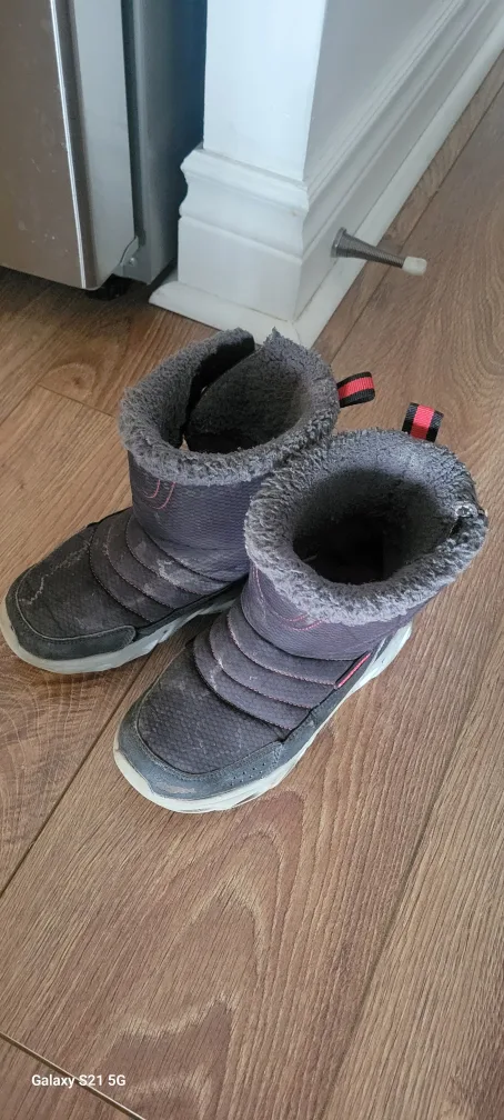 Kids winter boots size US 12.5 thumbnail