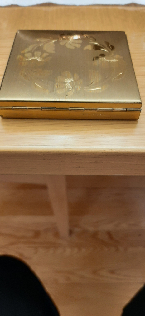 Vintage Dorset 5th Ave.. Gold Tone Floral Compact - photo 4