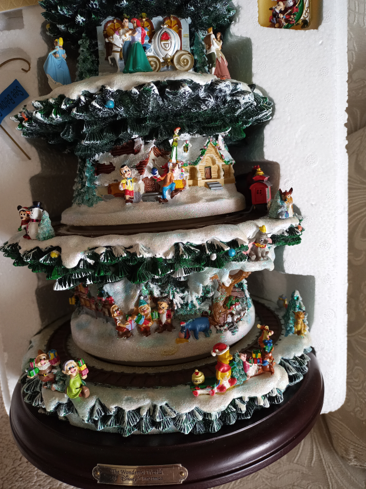 Disney "Wonderful World" Christmas Tree - photo 2