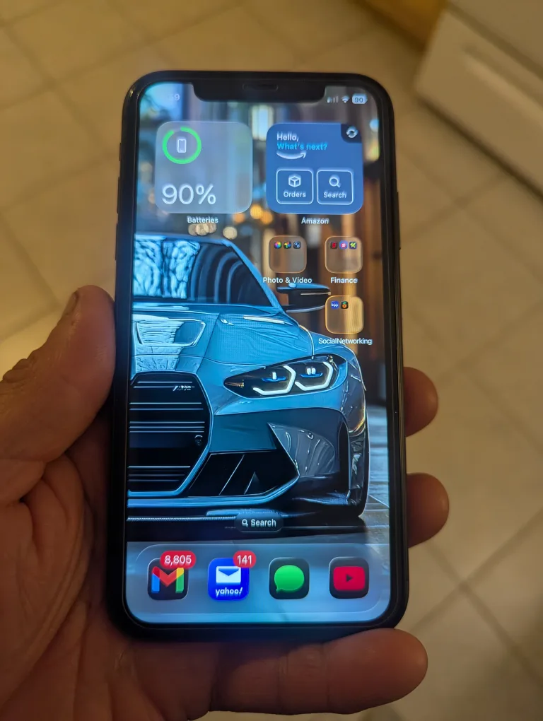 iPhone 11 64g  very good condition thumbnail