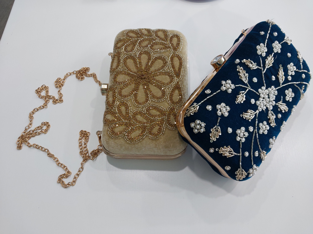 Assorted Clutch and Shoulder Bags - photo 5