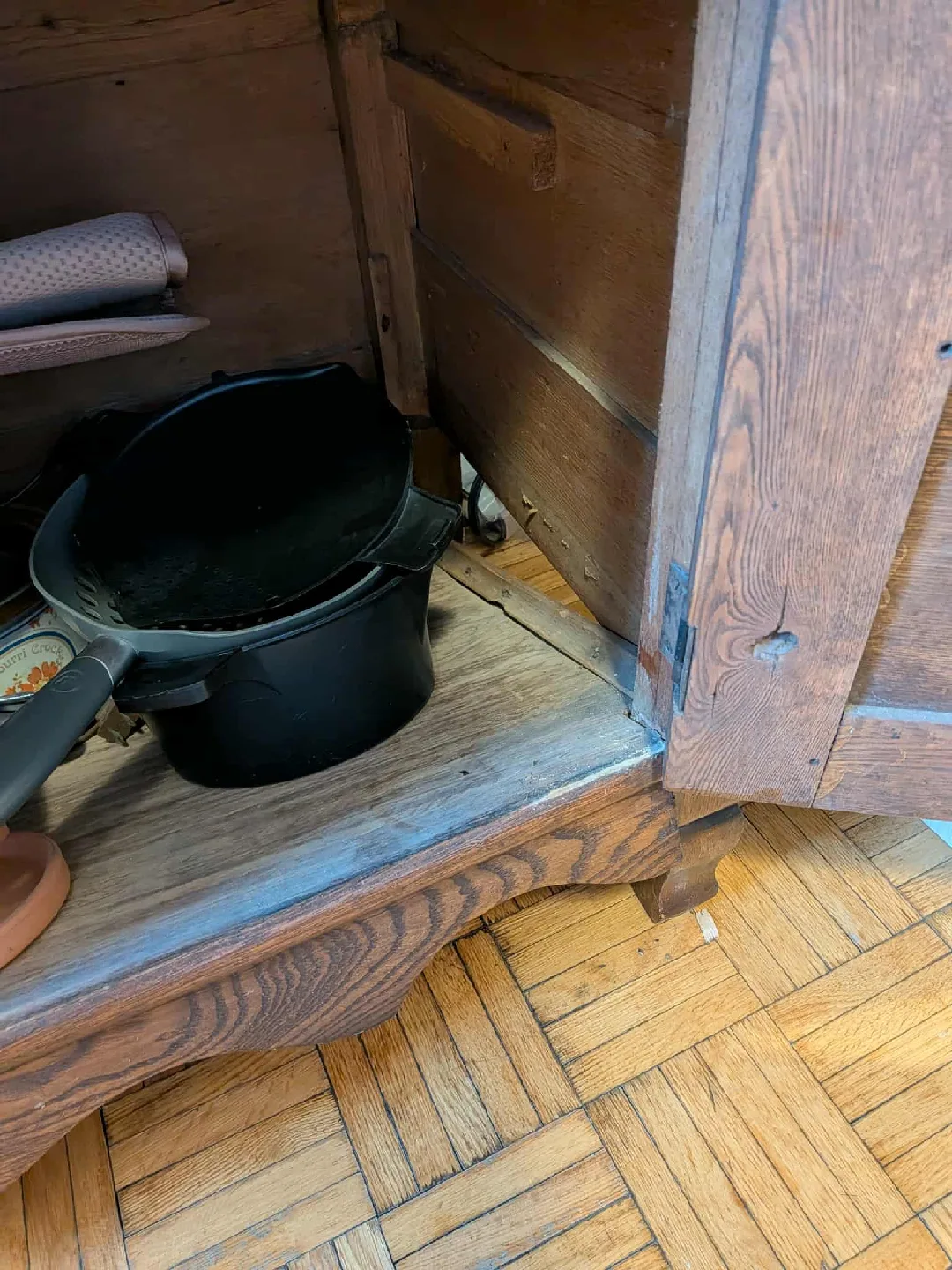 Antique Wooden Sideboard Cabinet image indicator(5)