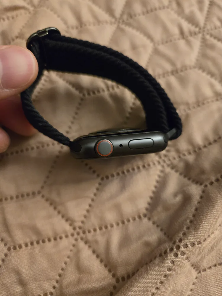 used apple watch se cellular/ good condition image indicator(3)