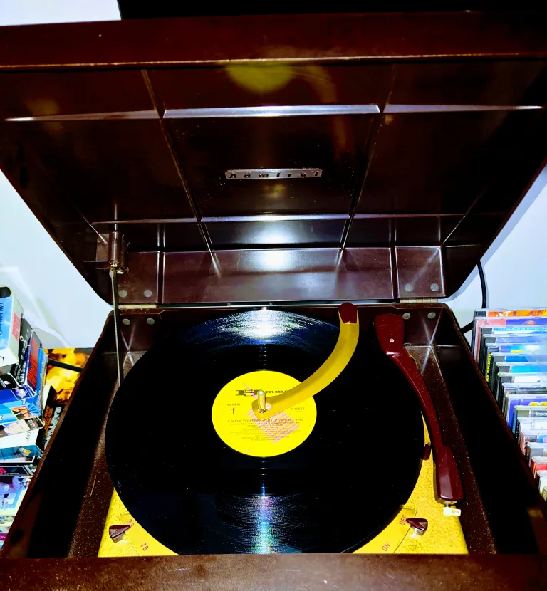 Vintage Rare 1940's Admiral Table Top Record Player image indicator(4)