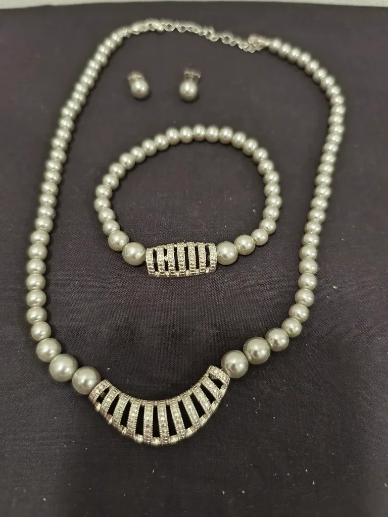 Pearl Necklace, Bracelet & Earring Set thumbnail