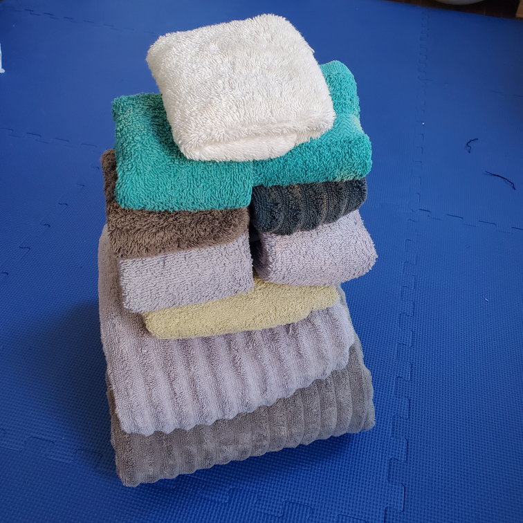 Assorted Color Towel Set
