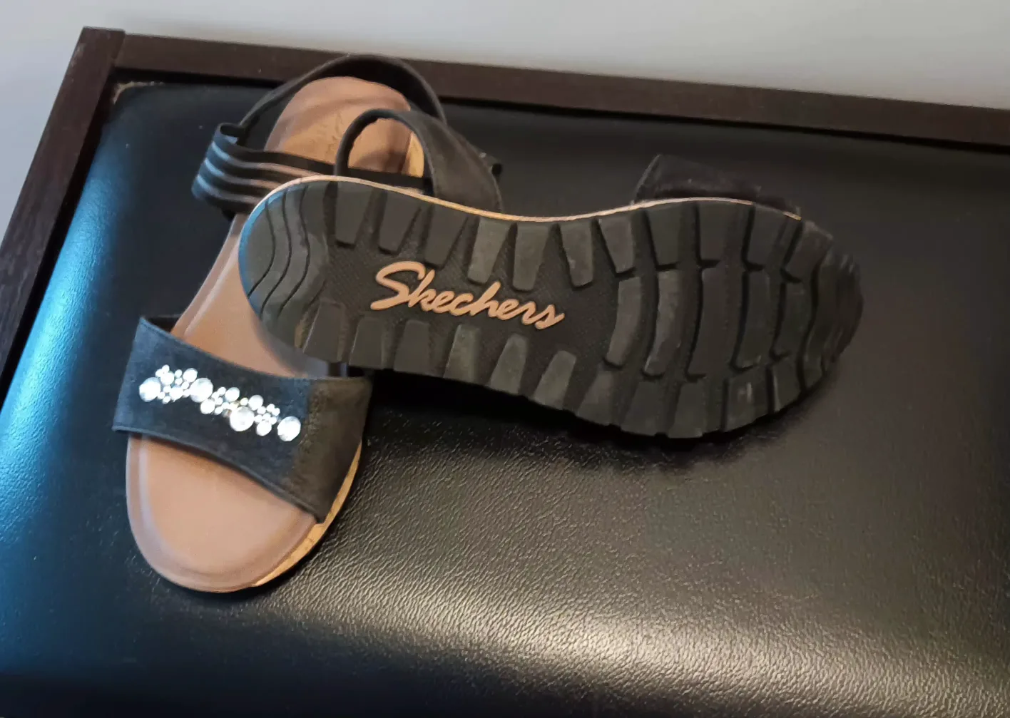 Summer Sandles Skechers Luxe Foam Sandals, Size 9🧡 thumbnail