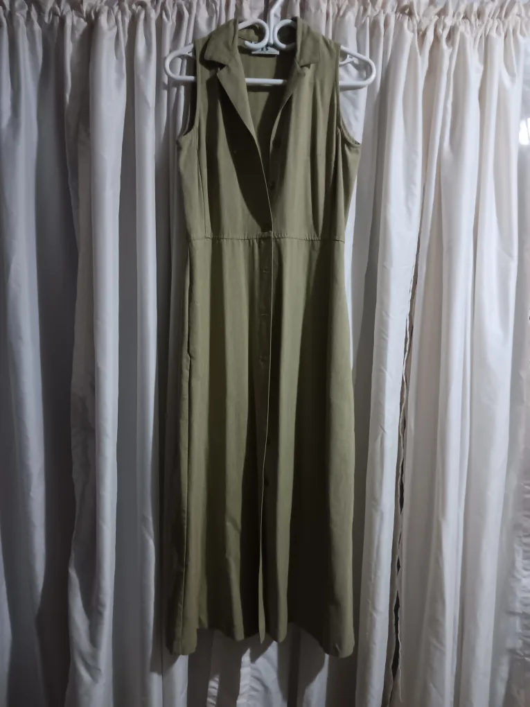 Bantry Bay Olive Green Sleeveless Dress image indicator(2)