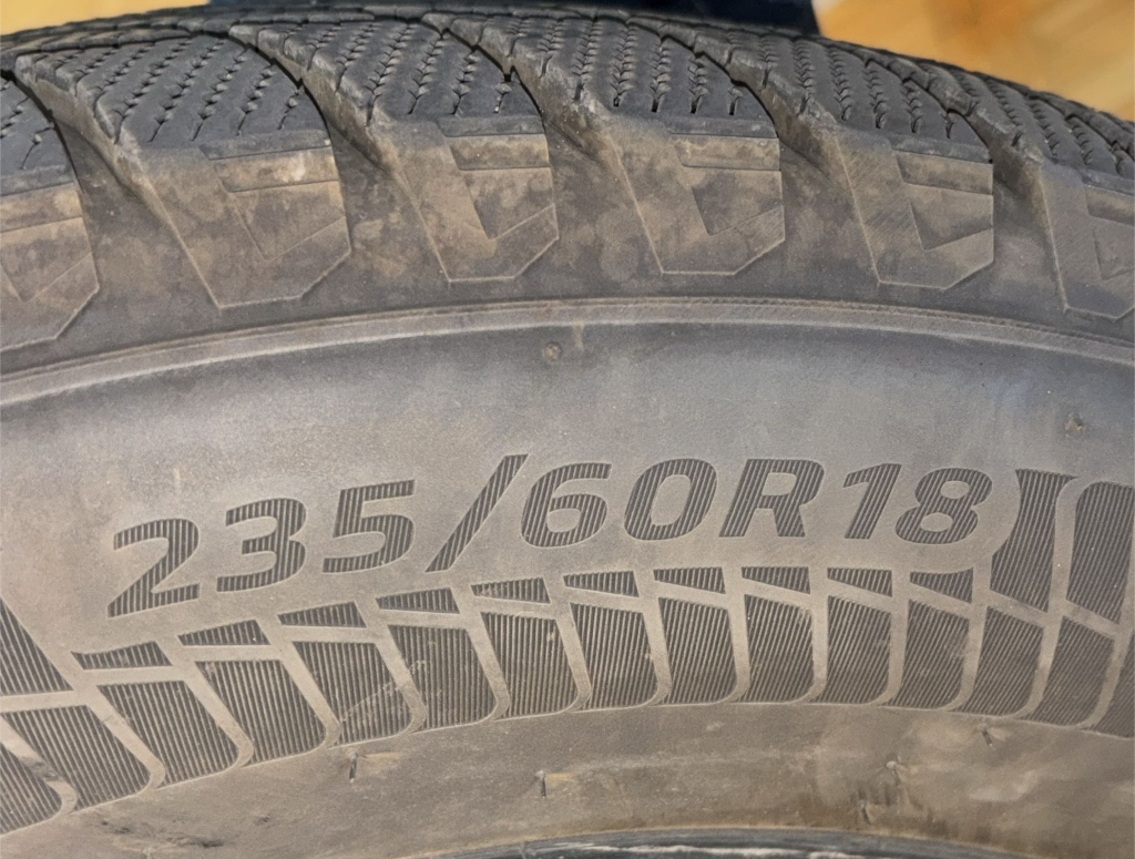 Motomaster Winter Edge II Tire 235/60R18