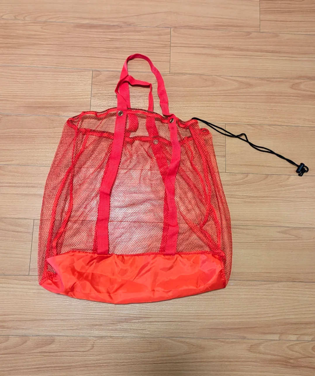 Red Mesh Tote Bag thumbnail