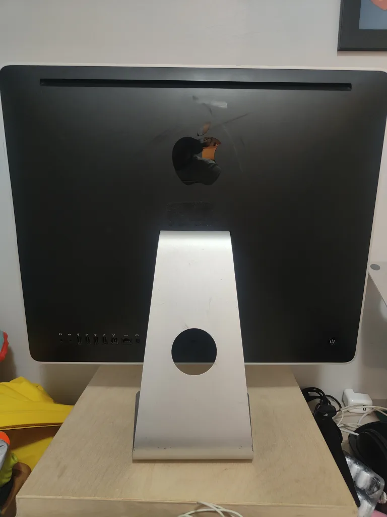 Apple iMac 2007 Desktop Computer image indicator(2)