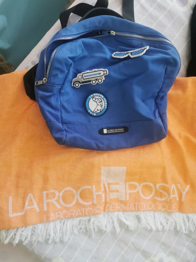 La Roche-Posay Blue Backpack and Beach towel set thumbnail