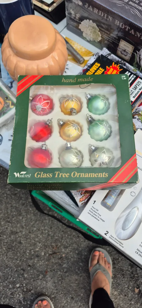 Woolcrest Glass Tree Ornaments (9) thumbnail