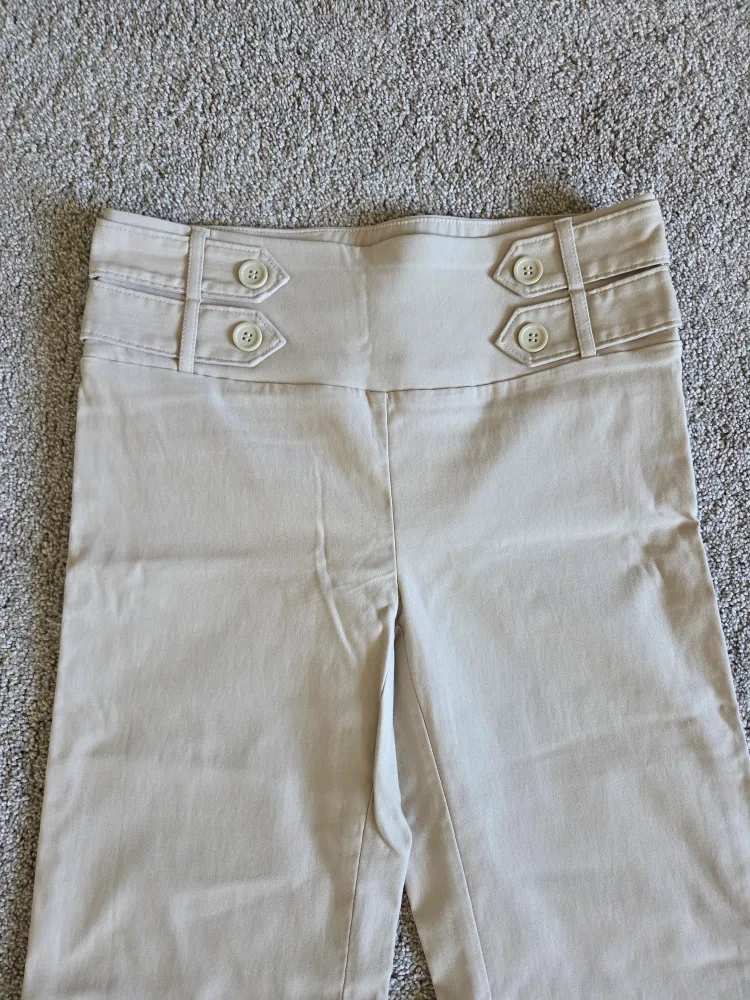 New Suzy Shier Capri Pants - Size S image indicator(2)
