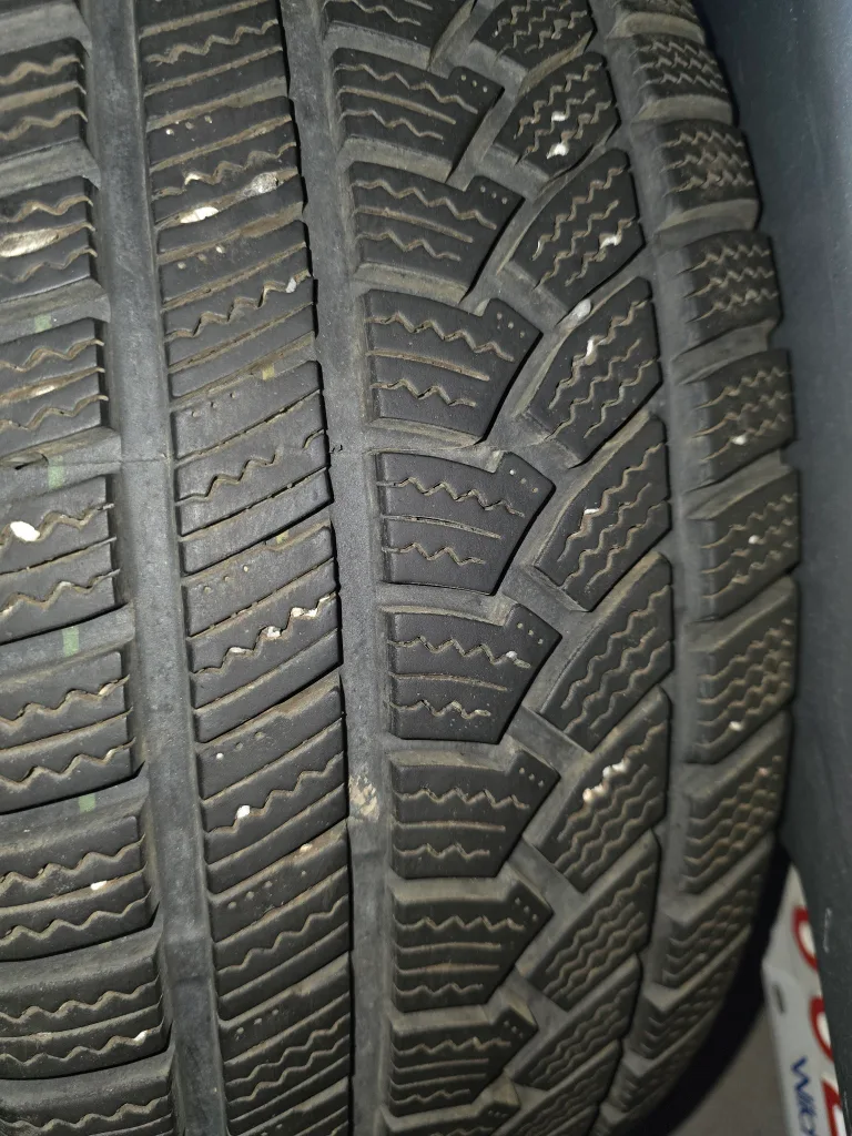 Mirage 225/55R17 Winter Tires on Rims image indicator(7)