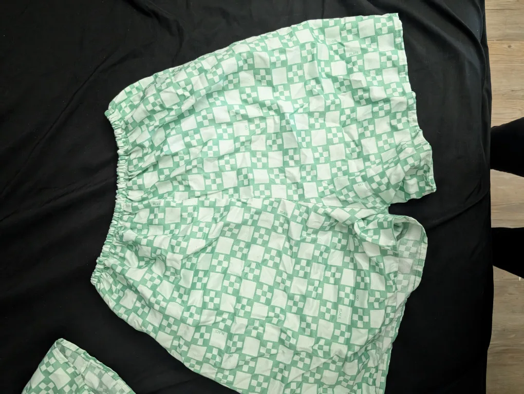 New & Cute Green Checkered Pajama Set 💚🧡 image indicator(3)