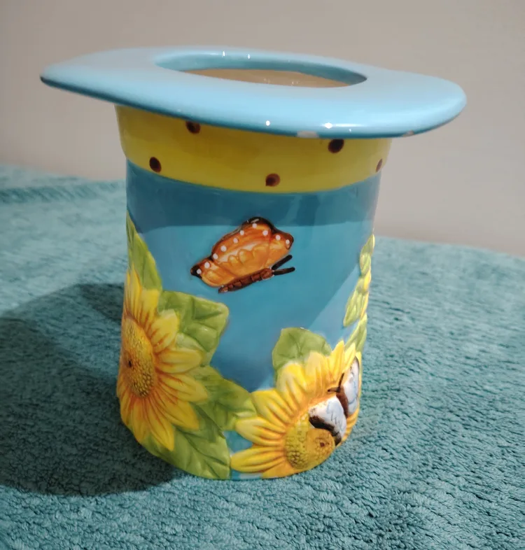 Hand-Painted Sunflower and Butterfly Ceramic Vase image indicator(2)