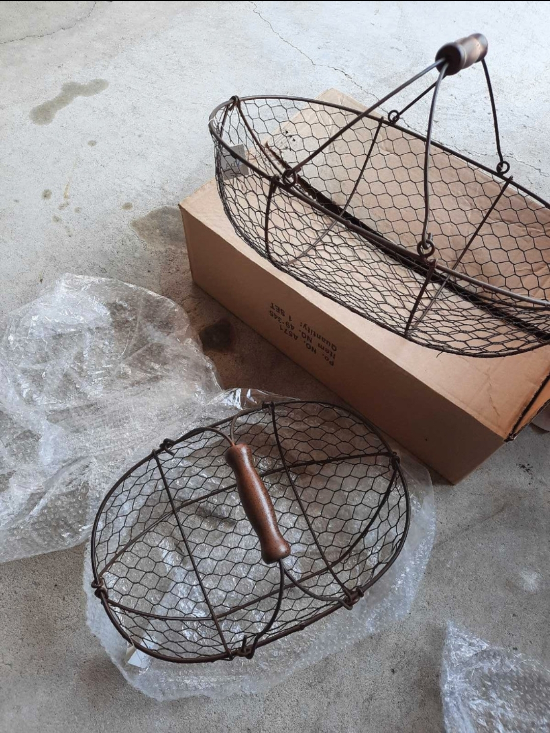 Set of 2 Oval Wire Baskets with Handles - photo 2