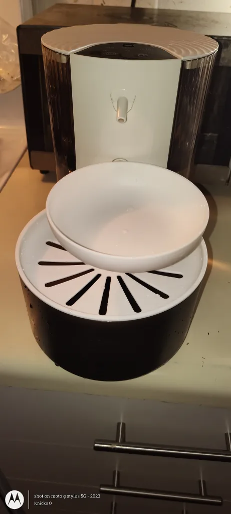 Realeo Automatic Pet Water Fountain thumbnail