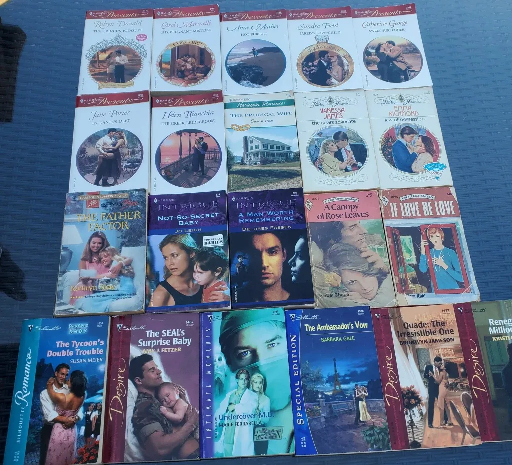 Mixed Books - Novels, Romance, Thrillers image indicator(4)