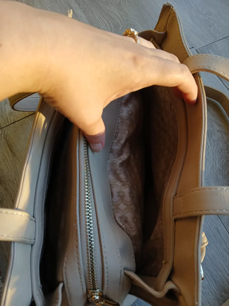 Beige handbag or crossbody bag; beautiful purse image indicator(6)