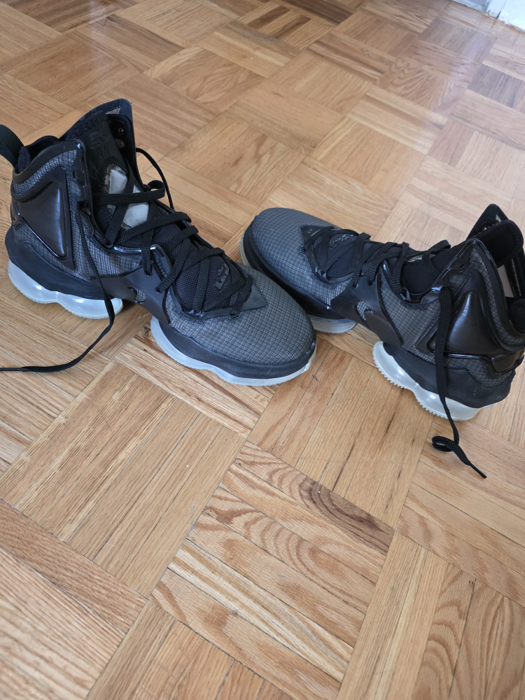 Nike LeBron 9 Basketball Shoes - photo 2