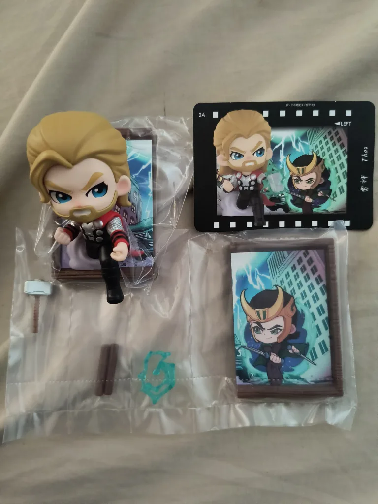 Pop Mart Marvel Photo Frame Figure - TRADE thumbnail
