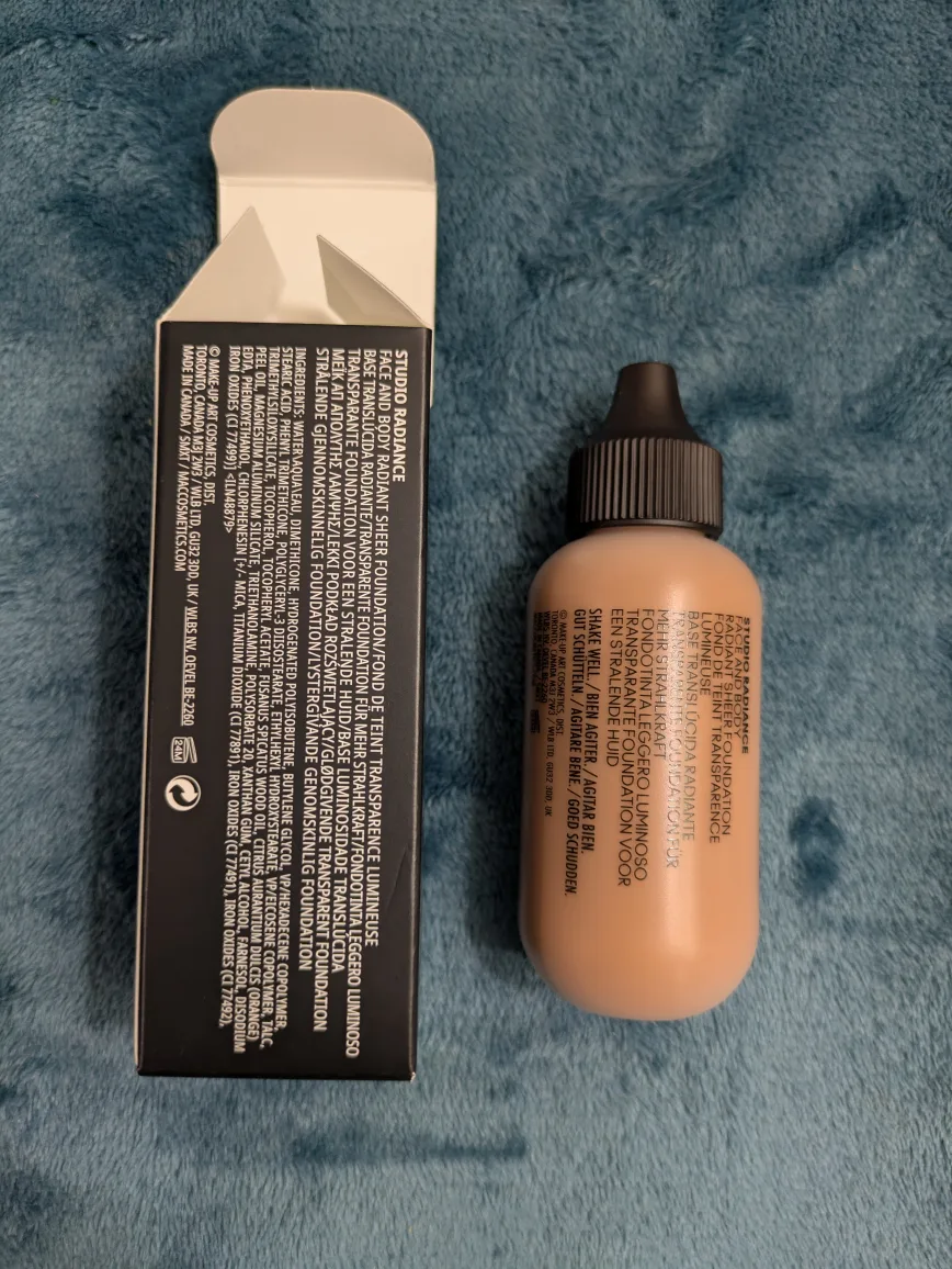 MAC Studio Radiance Face & Body Foundation image indicator(2)