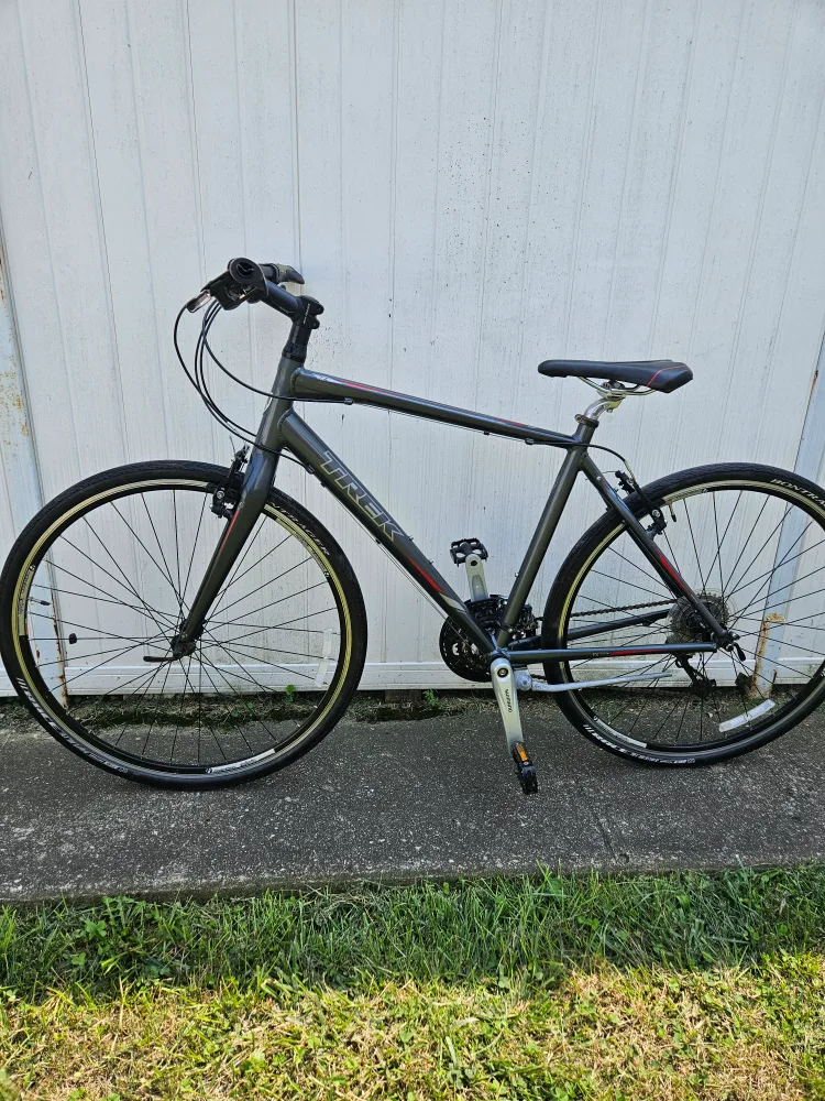 Trek FX Hybrid Bike - Great Condition! thumbnail