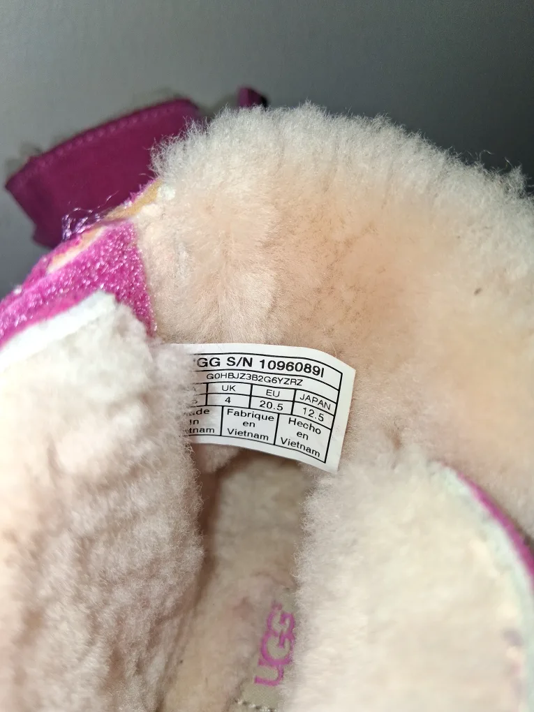 Brand New UGG Pink Toddler Boots - Size 4 image indicator(6)