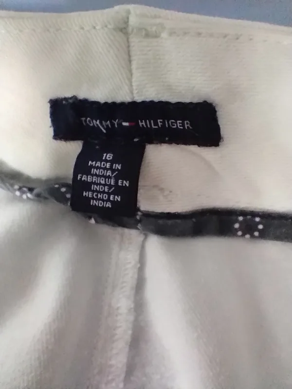 Tommy Hilfiger White Capris - Size 16 image indicator(6)