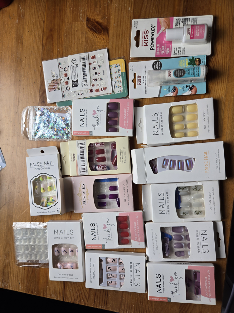 Variety of Press-On Nails & Nail Art