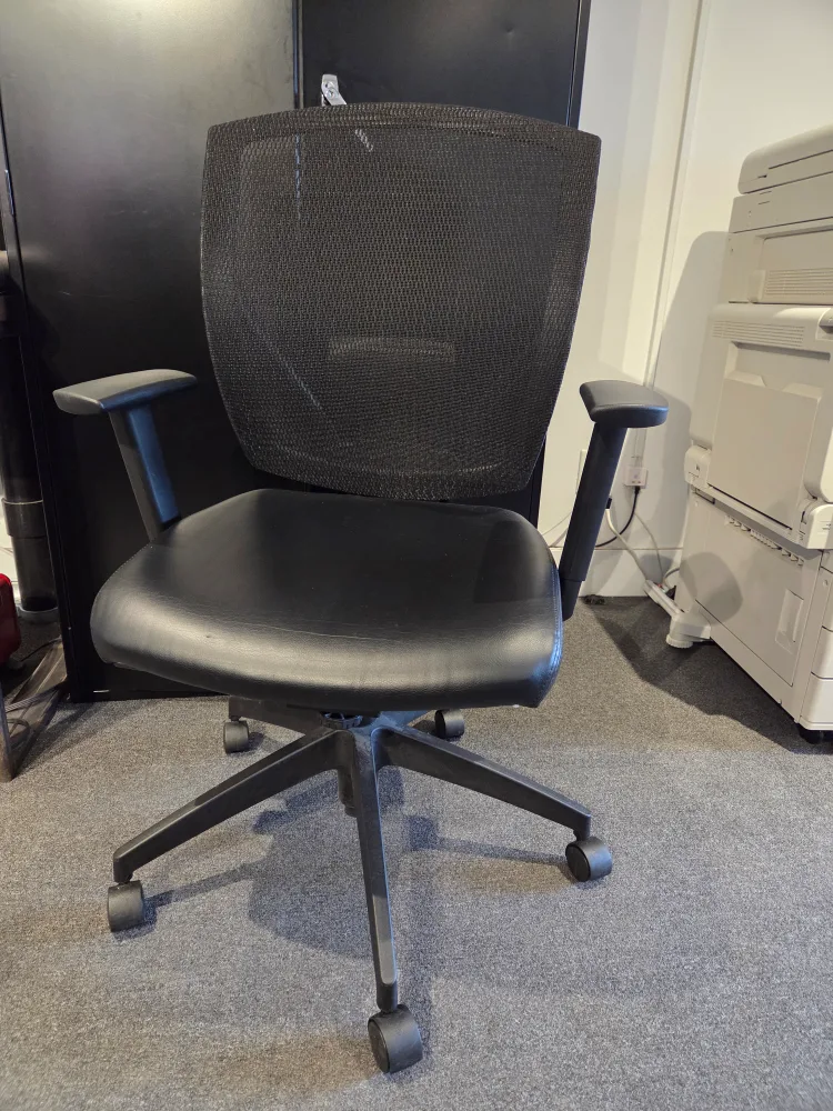 Black Office Chair (Multiple!) thumbnail