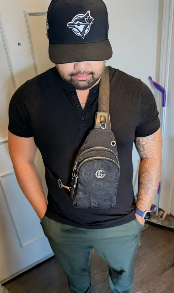 IMMACULATE CONDITION Black Gucci Sling Crossbody Bag image indicator(8)