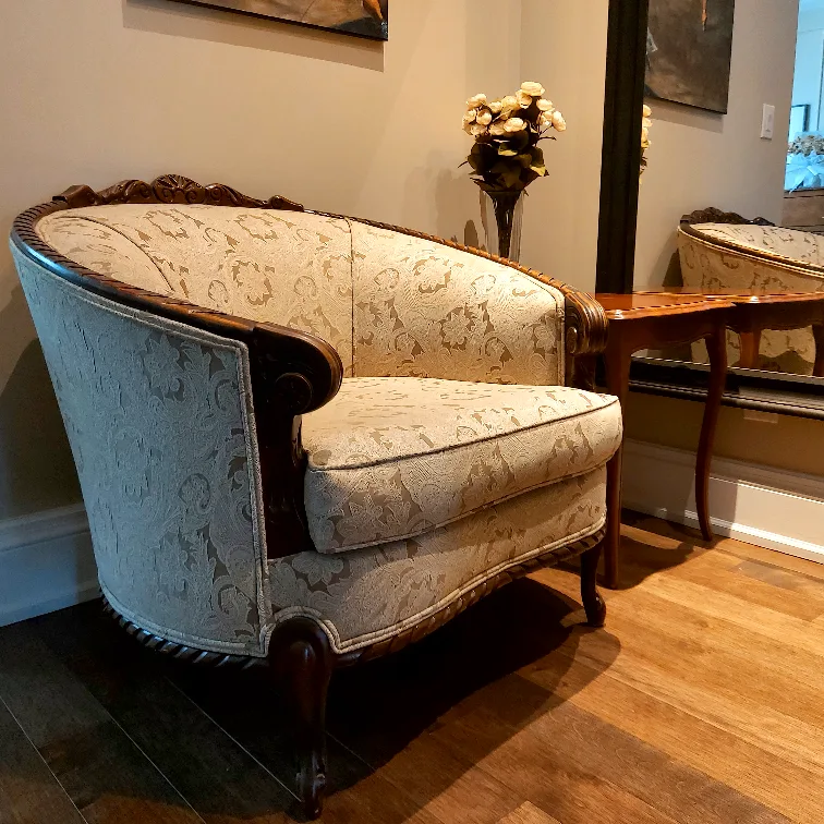 Accent Arnchair image indicator(4)