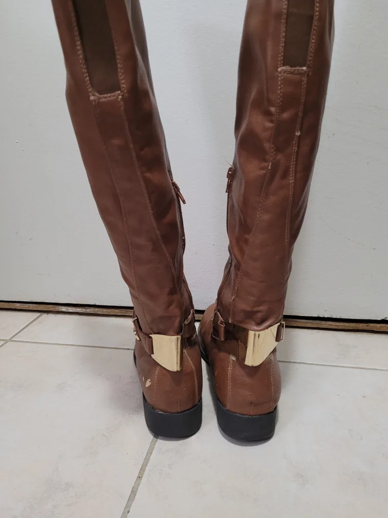 FREE Brown Over-the-Knee Boots - Size 11 image indicator(4)
